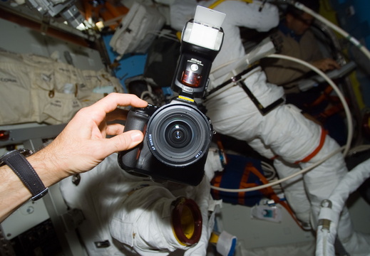 STS113-E-05284