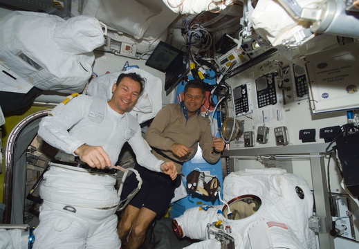 STS113-E-05289