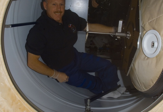 STS113-E-05401