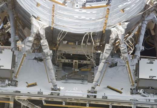 STS113-E-05417