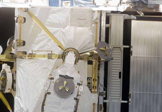 STS113-E-05419