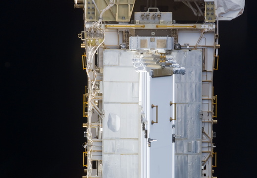 STS113-E-05422
