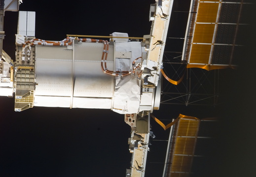 STS113-E-05426