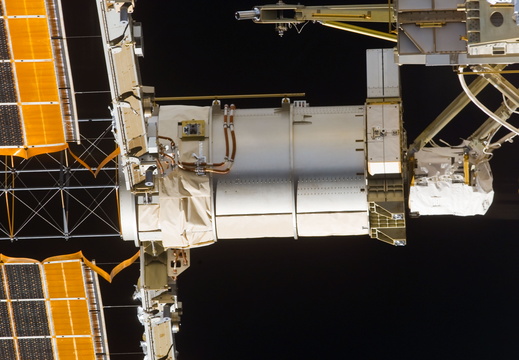 STS113-E-05431