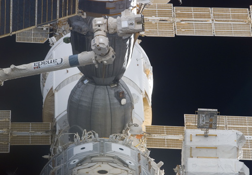 STS114-E-05418