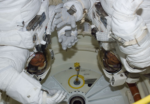 STS114-E-06031