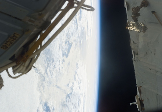 STS114-E-06044