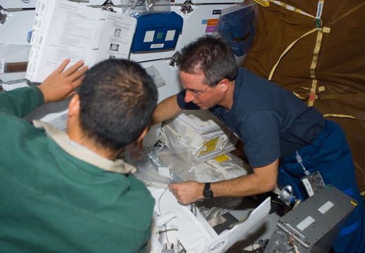 STS114-E-06112