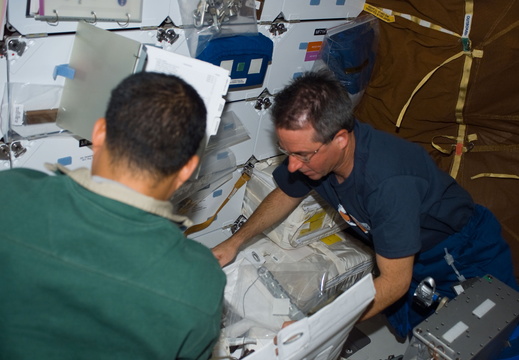 STS114-E-06113