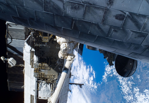STS114-E-06302