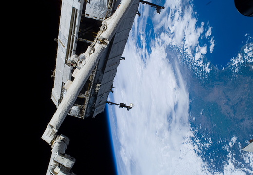STS114-E-06308
