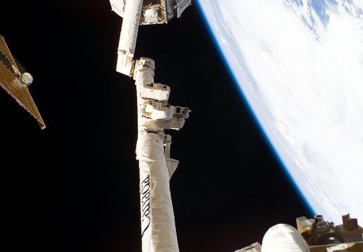 STS114-E-06330