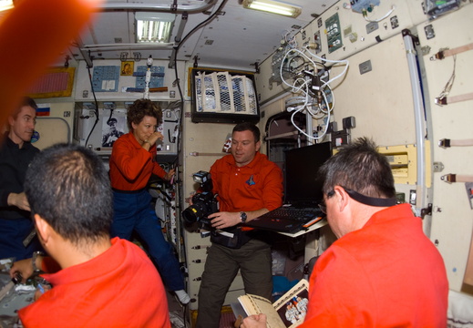 STS114-E-07016