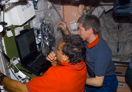 STS114-E-07112