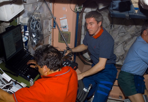 STS114-E-07113