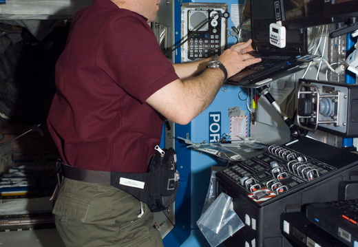 STS114-E-07129