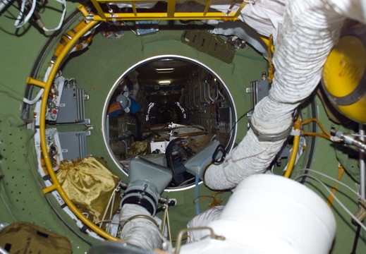 STS114-E-07132