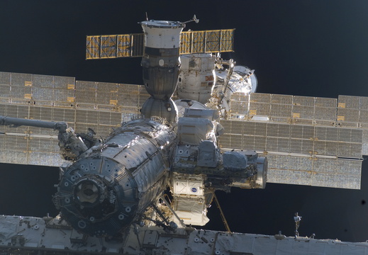 STS114-E-07308