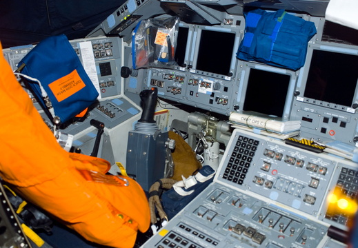 STS114-E-08192