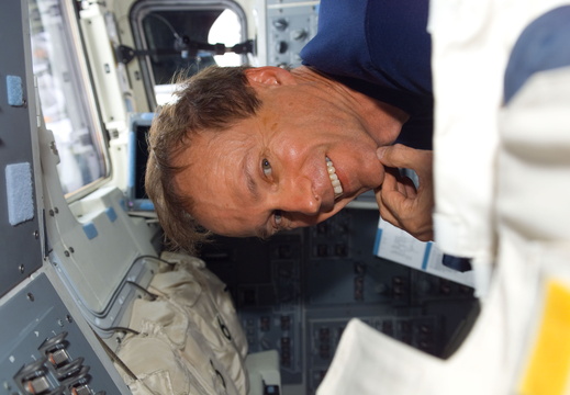 STS115-E-05296