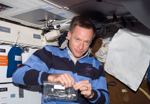 STS115-E-07627