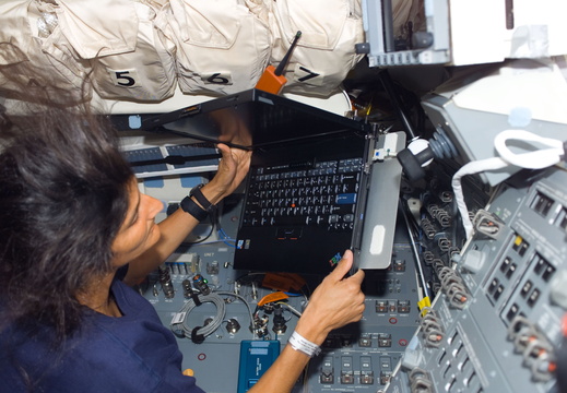 STS116-E-05170