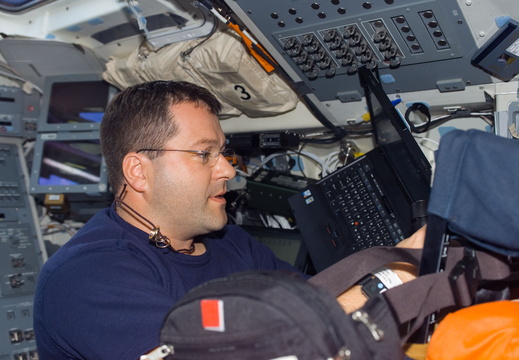 STS116-E-05171