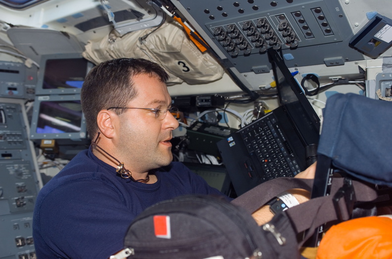 STS116-E-05171.jpg
