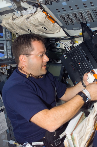 STS116-E-05172.jpg
