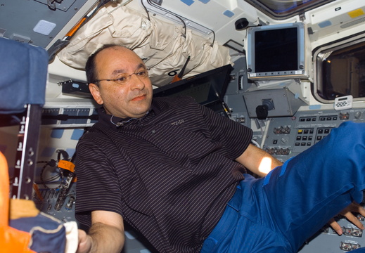 STS116-E-05180