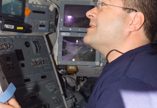 STS116-E-05229