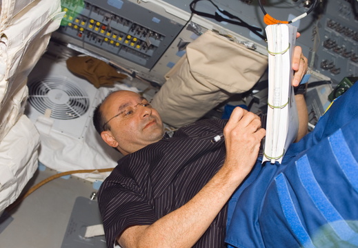 STS116-E-05230