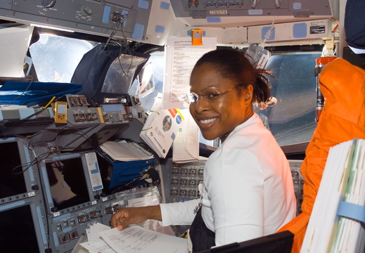 STS116-E-05238