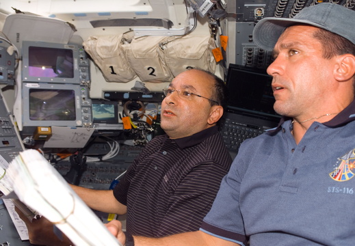 STS116-E-05250