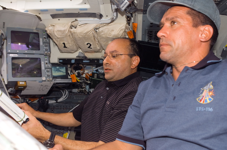STS116-E-05253.jpg