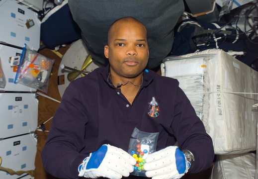 STS116-E-05286
