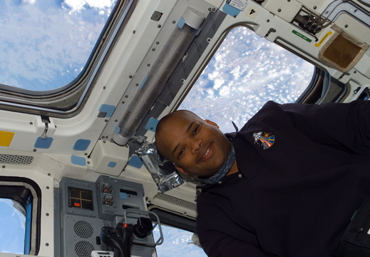 STS116-E-05317