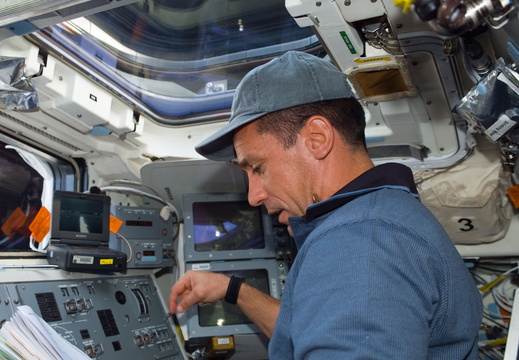 STS116-E-05324