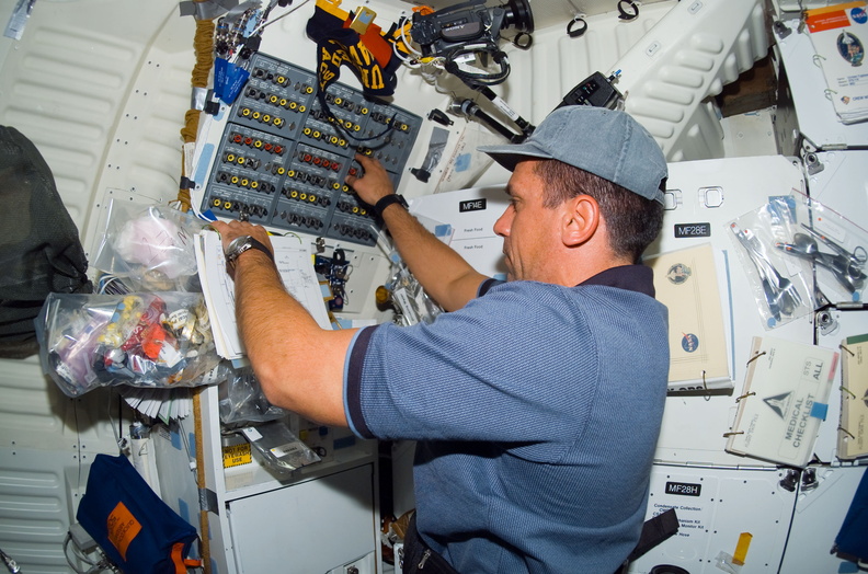 STS116-E-05356.jpg