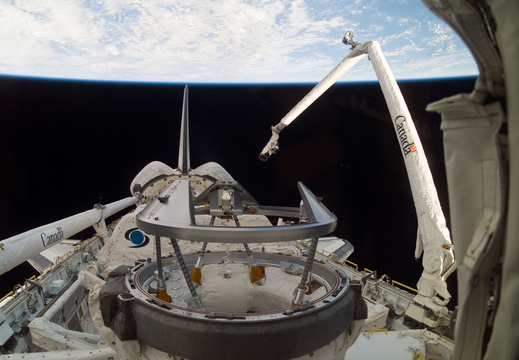 STS116-E-05363
