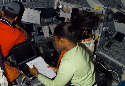 STS116-E-05393