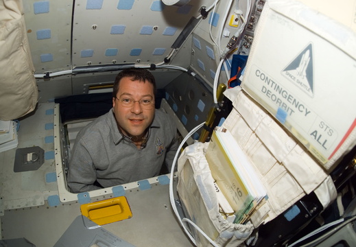 STS116-E-05399