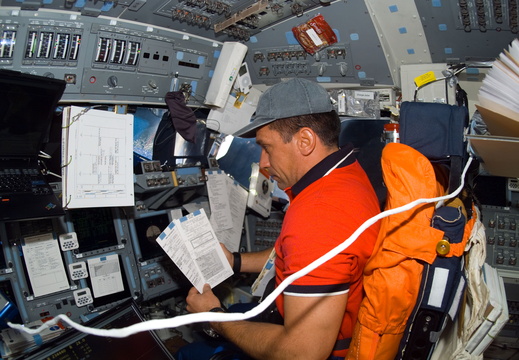 STS116-E-05400