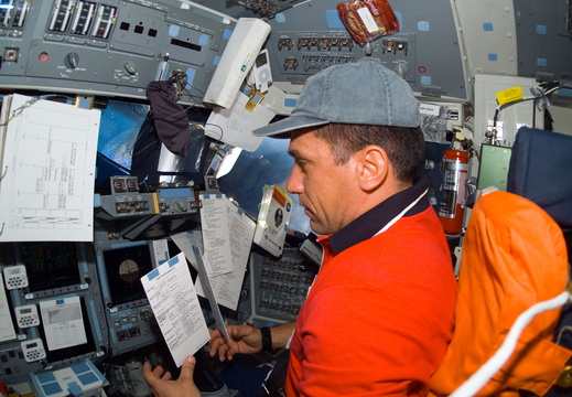 STS116-E-05401