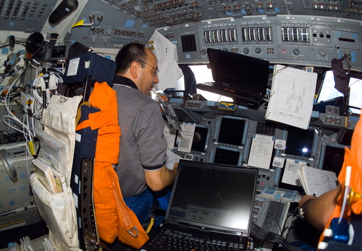 STS116-E-05420