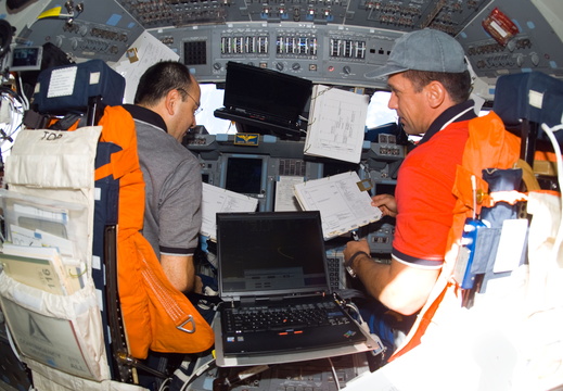 STS116-E-05422