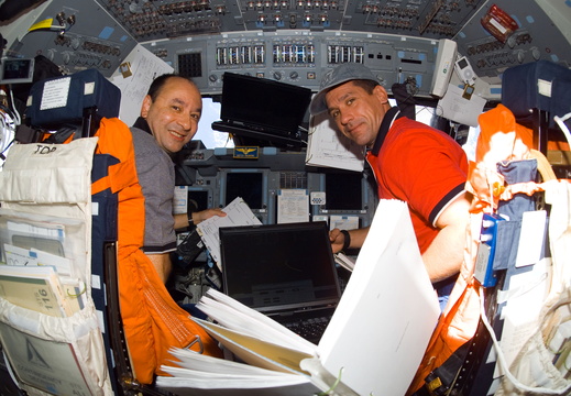 STS116-E-05423