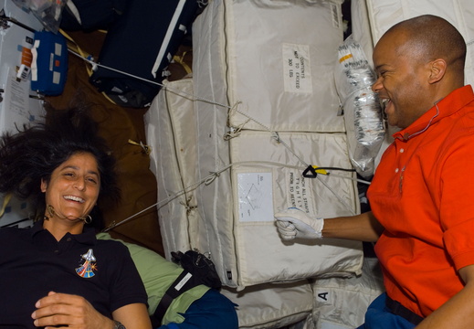 STS116-E-05430