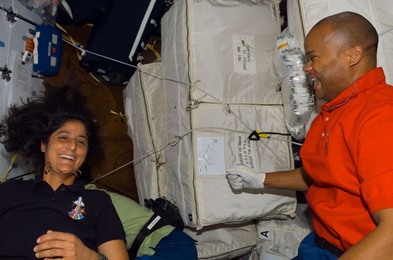 STS116-E-05430.jpg