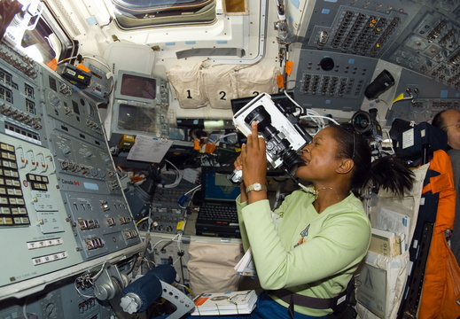 STS116-E-05445